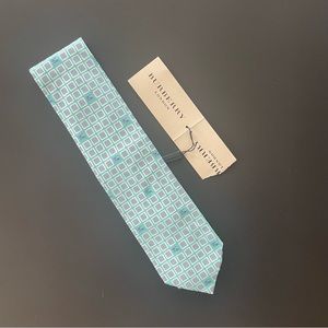 Burberry 100% Silk tie